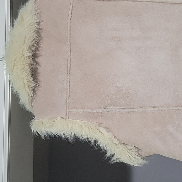 EUC - Carina Bone Suede Vest with Cream Fur Accents, Size L - Picture 6 of 13